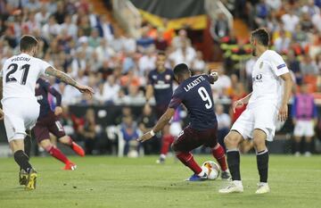 Con el triunfo 2-4 en Mestalla, Arsenal sentenció la serie 7-3 sobre Valencia para clasificar a la final de la Europa League, en la que enfrentará al Chelsea. Finales europeas con cuatro clubes ingleses.