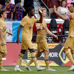 Lewandowski off, Dembélé on