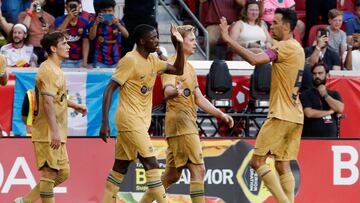 Dembélé celebra con sus compañeros el gol que marcó contra el New York Red Bulls.