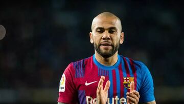 El Barça ‘readmite’ a Alves entre sus leyendas