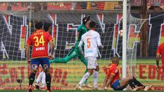 Lleva tres goles y dos asistencias en cuatro partidos y ahora anotó de tijera