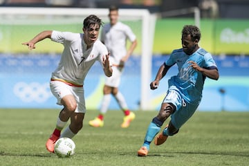 Rodolfo Pizarro ya daba muestras de su gran talento desde entonces. El canterano de Pachuca podía jugar como lateral por derecha, carrilero y hasta extremo en los dos costados. Entonces ya era un elemento regular con los Tuzos y parecía que era cuestión de tiempo para que emigrara al futbol europeo. Con el conjunto de la Bella Airosa consiguió el título del Clausura 2016.