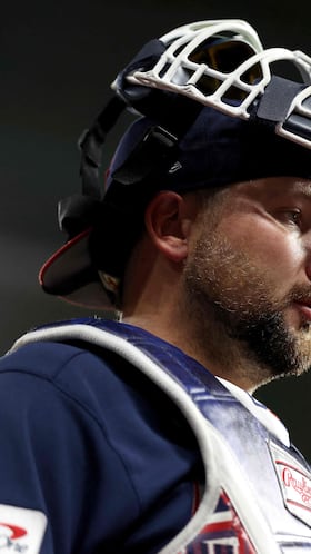 El cácher de la selección americana en las nubes