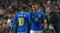 Neymar surprises Richarlison with Everton award