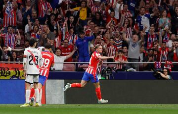 Centro magistral de De Paul para encontrar la incursin en el rea de Gallagher, que conect un poderoso cabezazo para batir a Batalla y sellar el 2-0.