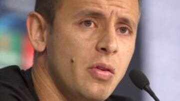 Rafinha: "No me importaría volver a jugar con defensa de tres"