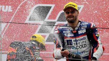 Moto3-class winner Honda rider Romano Fenati of Italy (R) sprays champagne with second-placed KTM rider Niccolo Antonelli of Italy on the podium of the MotoGP Japanese Grand Prix at Twin Ring Motegi circuit in Motegi, Tochigi prefecture on October 15, 2017. / AFP PHOTO / Toshifumi KITAMURA