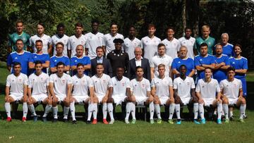 Thomas posa en la foto oficial del Alcobendas Sport 2019-20 junto a Javi Baños (entrenador) y a sus socios Emilio Fernández, José Jiménez y José Daniel Jiménez.