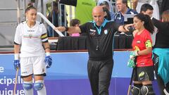 Jueces del mundial de hockey arbitran con camiseta de Iquique