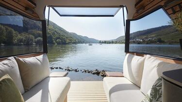 Para los amantes de la luz solar, esta increíble furgoneta está forrada de ventanas regulables para disfrutar de toda la energía del astro preferido. ¿No te gusta el sol? Sin problema. Las ventanas de la Vision Venture son regulables para controlar la cantidad de sol que entra dentro de la cabina. 