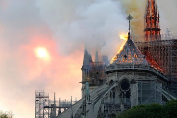 Devastador incendio de la catedral de Notre Dame, uno de los monumentos m¨¢s emblem¨¢ticos de Par¨ªs.