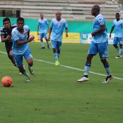 Jaguares empata y se acerca a América en el descenso