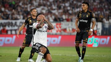 El jugador de Colo Colo, Darío Lezcano, lamenta la derrota contra Coquimbo Unido durante el partido de Primera División disputado en el estadio Monumental.