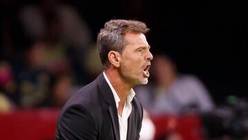 MEX00. CIUDAD DE MÉXICO (MÉXICO), 02/07/2022.- El entrenador de Atlas, Diego Cocca, reacciona durante un partido ante América hoy, durante un partido de la jornada uno del Torneo Apertura del fútbol mexicano realizado en el Estadio Azteca de la Ciudad de México (México). EFE/José Méndez