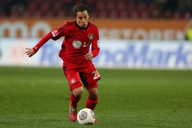 El de Guadalajara llegó al club alemán en la temporada 2013-14 tras su paso por el Valencia. Llegó en calidad de cedido.