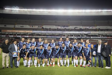 El Estadio Corregidora reunió a grandes ex Estrellas de América y de Europa, por ello te presentamos las mejores imágenes que dejó este duelo.