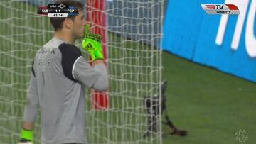 Casillas manda callar a los hinchas del Benfica