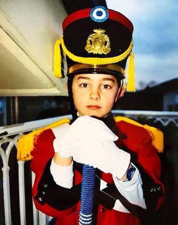 Álvaro Odriozola con un traje regional en las fiestas de San Sebastián.