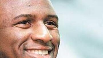 <b>EL CULEBRÓN QUE NO CESA. </b>Patrick Vieira, que parecía con un pie en el Real Madrid, ha vuelto a alejarse, al menos, de momento.