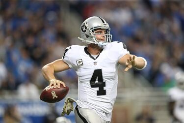 Carr lanzó para 3496 yardas y 22 touchdowns en 2017.