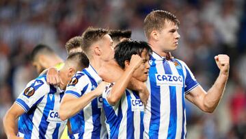 SAN SEBASTIAN, SPAIN - SEPTEMBER 15: Alexander Sorloth (R) of Real Sociedad celebrates with teammates after scoring their side's second goal during the UEFA Europa League group E match between Real Sociedad and Omonia Nikosia at Reale Arena on September 15, 2022 in San Sebastian, Spain. (Photo by Juan Manuel Serrano Arce/Getty Images)
