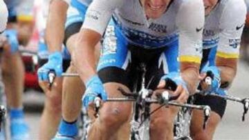 <b>A LO GRANDE</b>. El equipo de Armstrong no ha querido esperar y se ha llevado la etapa y el liderato de la clasificación general.