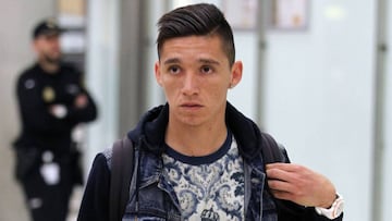 Matías Kranevitter llegando al aeropuerto de Buenos Aires para un duelo con la Selección de Argentina
 
 
 
 
 
 
 
 
 
 
 
  VIAJE