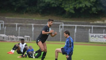 Bueno vuelve a entrenar con el Oporto tras meses lesionado