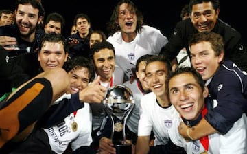 
En el 2006, los Tuzos le dieron al futbol mexicano su primer título a nivel continental. El Pachuca de Enrique Meza será recordado por el gran futbol que desplegaba, pero sobretodo por ganar la Copa Sudamericana. Los hidalguense fueron a la cancha de Colo Colo para coronarse por un marcador global de 3-1. 