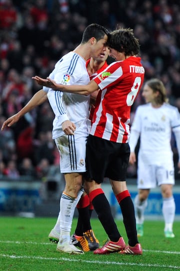El jugador portugués recibió la tarjeta roja directa tras propiciar un golpe a Iturraspe. Fue sancionado también con tres partidos por un gesto feo hacia el árbitro Ayza Gámez cuando se retiraba al vestuario.