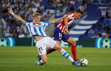 Odegaard in action against Atlético Madrid.