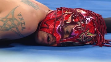 Rey Fénix después de su lucha en Smackdown.