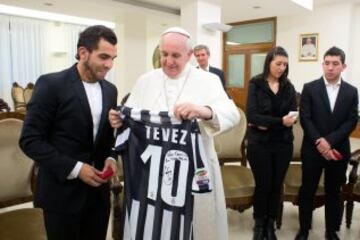 El Papa Francisco con Carlos Tévez