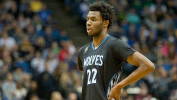 ¡Canasta ganadora de Wiggins! Ricky, 14+10, guió a los Wolves