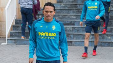 Bacca no estará ante el Barcelona por precaución