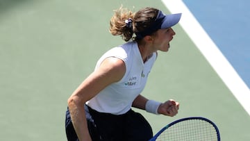 NEW YORK, NEW YORK - AUGUST 27: Cristina Bucsa of Spain celebrates match point against Alexandra Eala of the Philippines during their Women's Singles Second Round match on Day Four of the 2025 US Open at USTA Billie Jean King National Tennis Center on August 27, 2025 in the Flushing neighborhood of the Queens borough of New York City. Elsa/Getty Images/AFP (Photo by ELSA / GETTY IMAGES NORTH AMERICA / Getty Images via AFP)