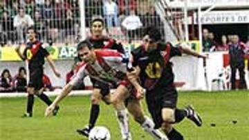 <b>DECISIVO</B>. Peragón participó activamente en los dos goles que marcó el Rayo en el estadio Juan Rojas.