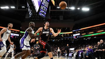 SACRAMENTO, CALIFORNIA - JANUARY 06: Jaime Jaquez Jr. #11 of the Miami Heat and Keon Ellis #23 of the Sacramento Kings chase a ball headed out-of-bounds in the fourth quarter at Chase Center on January 05, 2025 in San Francisco, California. NOTE TO USER: User expressly acknowledges and agrees that, by downloading and or using this photograph, User is consenting to the terms and conditions of the Getty Images License Agreement.   Eakin Howard/Getty Images/AFP (Photo by Eakin Howard / GETTY IMAGES NORTH AMERICA / Getty Images via AFP)