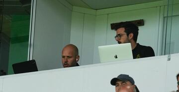 Jos¨¦ Alberto, que estaba expulsado, vio el partido junto a Enric Soriano desde una cabina.