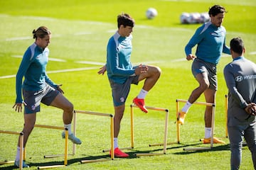 Los jugadores del Atlético, durante el último entrenamiento antes del derbi.