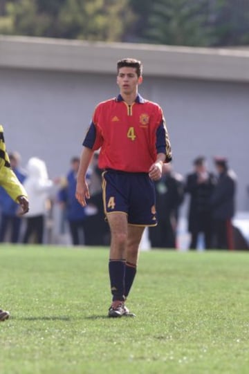 Un joven Jarque con la Selección Española SUB-17 en 2001, disputando la Meridian Cup.