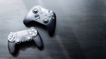 DualShock 4 y Xbox Wirelles Controller, de PS4 y Xbox One, respectivamente.