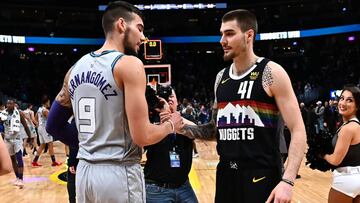 Willy Hernangómez saludando a su hermano Juancho.