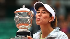 PARIS, FRANCE - JUNE 04:  Garbine Muguruza of Spain kisses the trophy following her victory during the Ladies Singles final match against Serena Williams of the United States on day fourteen of the 2016 French Open at Roland Garros on June 4, 2016 in Paris, France.  (Photo by Julian Finney/Getty Images)