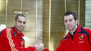 <b>DE VUELTA. </b>Fernandao (izq.), que debuta hoy en el torneo, con Torras.