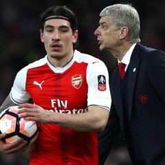Wenger no se toma en serio el interés del Barça por Bellerín