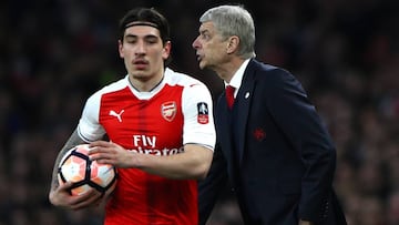 Wenger no se toma en serio el interés del Barça por Bellerín