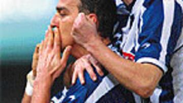 <b>LA REAL SÍ SUPO FICHAR HACE UN AÑO</b>. Fue el único club que se atrevió a gastar. Invirtió 2.800 millones de pesetas en Kovacevic, Nihat y Westerveld. Se salvó del descenso a Segunda y ahora es el líder de la Liga, apoyado, sobre todo, en Kovacevic y Nihat.