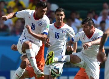 Gonzalo Jara, Felipe Gutiérrez y Gary Medel.