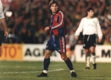 Llegó a España para jugar en el Espanyol entre 1991 y 1994. Ese año fichó por el Barcelona, donde jugó hasta 1995.